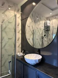 Phòng tắm tại The Residence hotel and suite