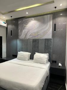 Giường trong phòng chung tại The Residence hotel and suite +12 ảnh