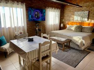 Ένα ή περισσότερα κρεβάτια σε δωμάτιο στο One Cabañas 1