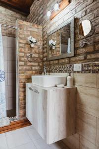 Ένα μπάνιο στο One Cabañas