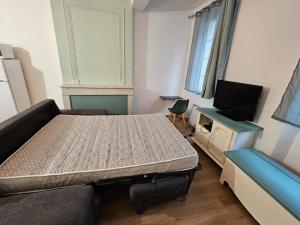 Μια τηλεόραση ή/και κέντρο ψυχαγωγίας στο studio à Draguignan