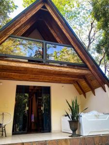 Budova, kde se chata nachází