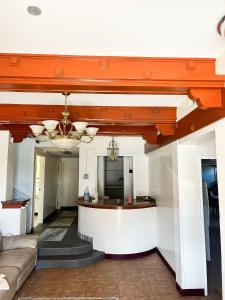 a living room with a bar and a couch at Van Nuys Homes for the Soul in Los Angeles +11 photos
