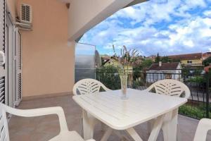 Gallery image of Ferienapartment Mit Balkon Für Fünf Personen in Gornji Karin +18 photos