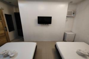 Μια τηλεόραση ή/και κέντρο ψυχαγωγίας στο Taj Guesthouse Boracay