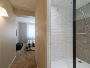 a bathroom with a shower with a glass door at Appartement spacieux au centre de Courchevel 1850, 4 chambres, cheminée, Wi-Fi inclus - FR-1-564-21 in Courchevel