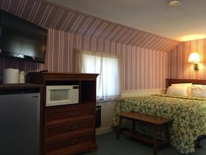 Postel nebo postele na pokoji v ubytování Doray Motel Lake George