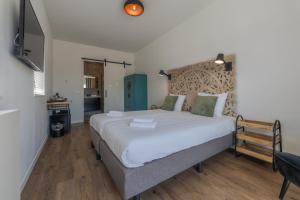 Postel nebo postele na pokoji v ubytování Strandhotel Dennenbos