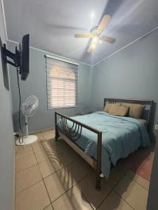 Giường trong phòng chung tại Townhouse