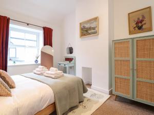 a bedroom with a bed with towels on it at Derwen House in Llangollen