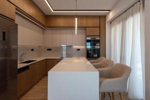 Kuchyň nebo kuchyňský kout v ubytování Villa Petradi with private pool