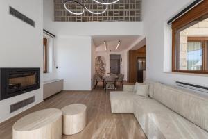 Posezení v ubytování Villa Petradi with private pool