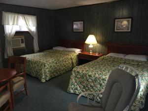 Postel nebo postele na pokoji v ubytování Doray Motel Lake George