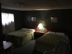 Postel nebo postele na pokoji v ubytování Doray Motel Lake George