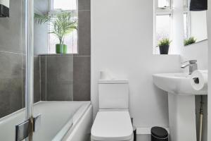 Ένα μπάνιο στο Argie Gardens Studio - 1a