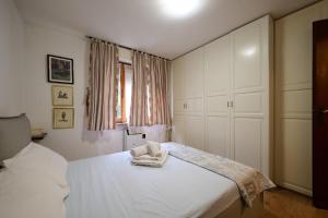 Ένα ή περισσότερα κρεβάτια σε δωμάτιο στο Bilocale Fiocco Di Neve