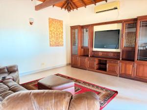 TV a/nebo společenská místnost v ubytování Sunset Point Negombo