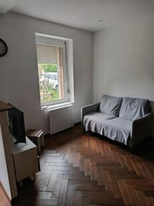 Ένα ή περισσότερα κρεβάτια σε δωμάτιο στο Single-story studio with parking