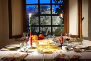a table with two candles and a table with a table cloth at Appartamento Blu in San Donato in Poggio