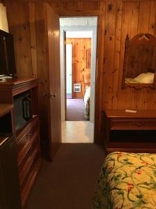 Postel nebo postele na pokoji v ubytování Doray Motel Lake George