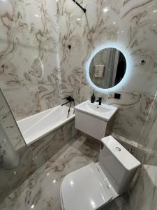 Koupelna v ubytování Однокомнатная квартира посуточно