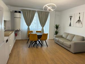 Η κουζίνα ή μικρή κουζίνα στο Cristina Home +21 φωτογραφίες