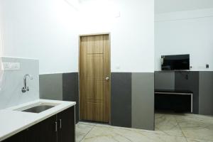 Η κουζίνα ή μικρή κουζίνα στο Kakkanad suites +16 φωτογραφίες