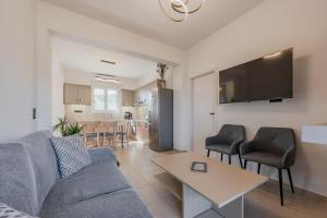 Televiisor ja/või meelelahutuskeskus majutusasutuses villa Nefeli