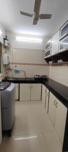 Η κουζίνα ή μικρή κουζίνα στο 1 Bhk in the heart of Bandra