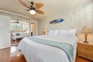 En eller flere senge i et værelse på Kanai A Nalu 105 condo + 46 billeder