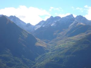 - une vue sur une chaîne de montagnes depuis un avion dans l'établissement Edelweiss - Grust, Panoramique Sud, à Grust 5 autres photos