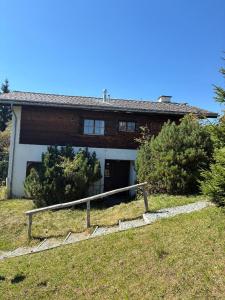 a house with a fence in front of it at Ferienwohnung Caziela 49 in Tschappina