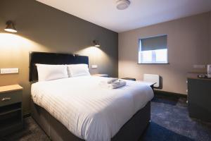 Ένα ή περισσότερα κρεβάτια σε δωμάτιο στο Pairc House Hotel