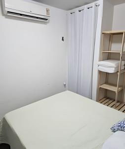 A bed or beds in a room at Mar Perto, Estilo e Conforto Még 14 kép