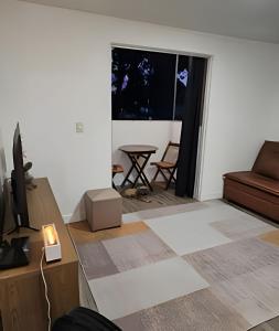 A seating area at Mar Perto, Estilo e Conforto