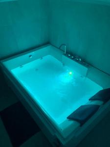 Fotografie z fotogalerie ubytování Loft35 - Loft esclusivo con Vasca Idromassaggio nel Cuore di Palermo v destinaci Palermo