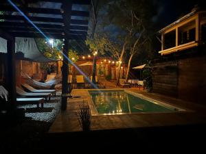 La alberca dentro o cerca de Cabañas Costa Madêro