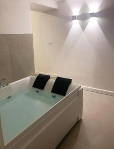 Fotografie z fotogalerie ubytování Loft35 - Loft esclusivo con Vasca Idromassaggio nel Cuore di Palermo v destinaci Palermo + 34 fotografií