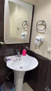 Ένα μπάνιο στο شقق روز1 للشقق المخدومة