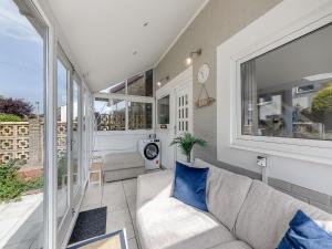 Et opholdsområde på Water's Edge Holiday Home