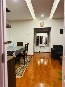a living room with a table and a couch at Casa eka in Ooty