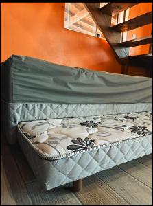 Una cama o camas en una habitación de Pousada Toca da Coruja Chalé Grande