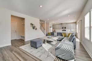 Kuchyň nebo kuchyňský kout v ubytování Pool Access and Patio Quiet Home Near Lake Norman