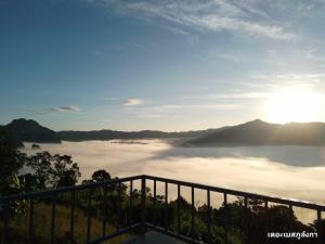 Φυσικό τοπίο κοντά σε οργανωμένο κάμπινγκ