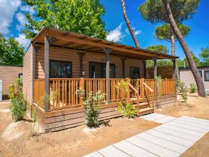 Aed väljaspool majutusasutust Club del Sole Viareggio Family Collection