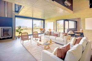 Posezení v ubytování Villa moderna con terrazas jardin privado