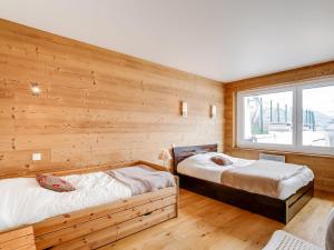 Postel nebo postele na pokoji v ubytování Tignes - Appartement chaleureux 3 pièces, 8 pers., pied des pistes, proche commerces, WiFi - FR-1-411-48