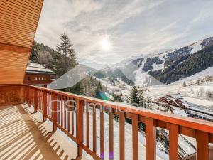 a balcony with a view of a snow covered mountain at Appartement duplex lumineux, 4 pièces, 6 pers, Méribel centre, pistes et commerces à proximité - FR-1-411-736 in Les Allues +8 photos