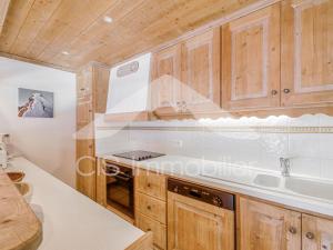 a kitchen with wooden cabinets and a sink at Appartement duplex lumineux, 4 pièces, 6 pers, Méribel centre, pistes et commerces à proximité - FR-1-411-736 in Les Allues