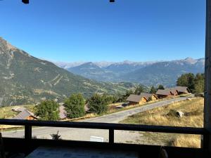 a view of a mountain road from a balcony at T2 Reallon gardette in Réallon